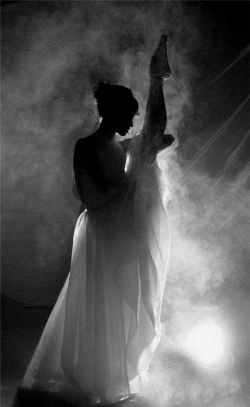 dansçı-fotoğraf-siyah-beyaz-bale-elbise-sahne