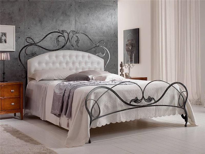 suaugusiųjų miegamojo dekoras-madinga dvigulė lova-dizainas-mažos erdvės išdėstymas