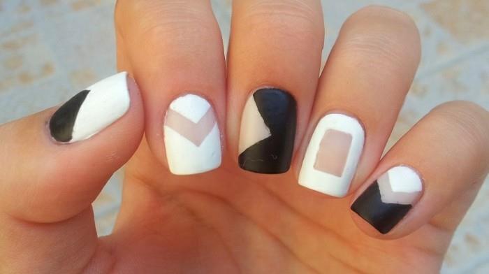 gel za nohte-gel-design-nohte-cool-ideja-črno-belo-geometrijsko