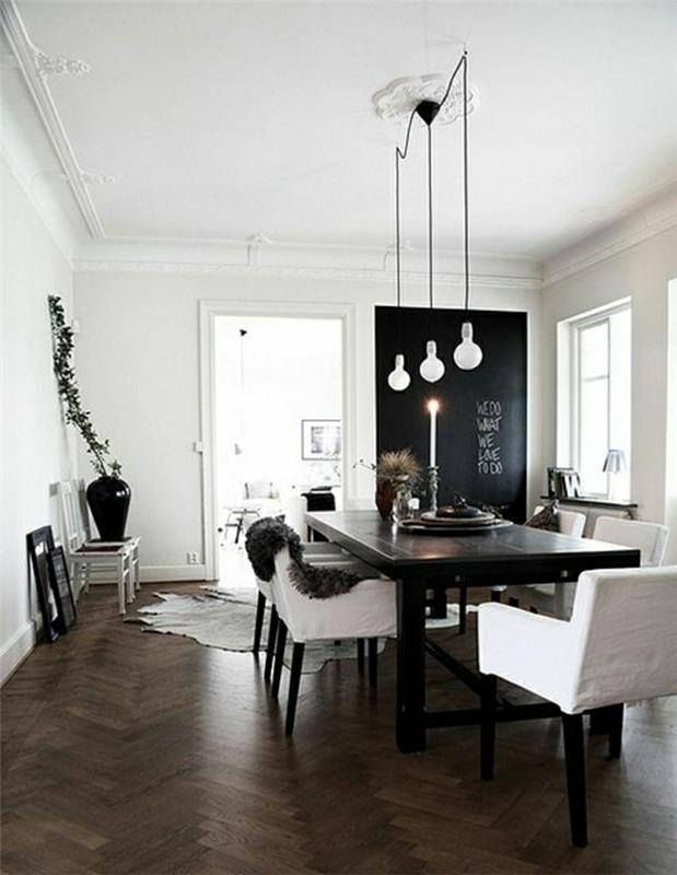 dekoratyvinis lipdinys yra gana geras sprendimas dėl baltų lubų ir tamsaus parketo grindų stalo ir balnches-kėdės