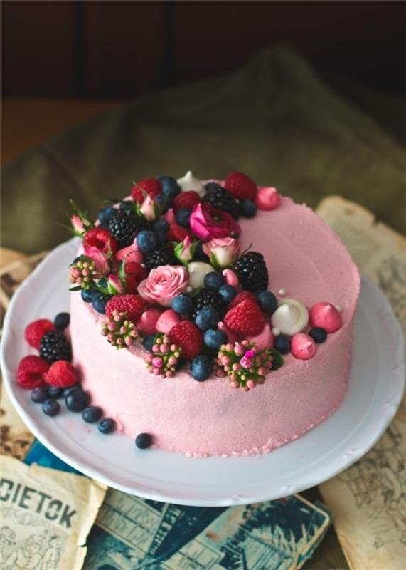 Odlična nepremagljiva torta iz sadnega jogurta za rojstni dan
