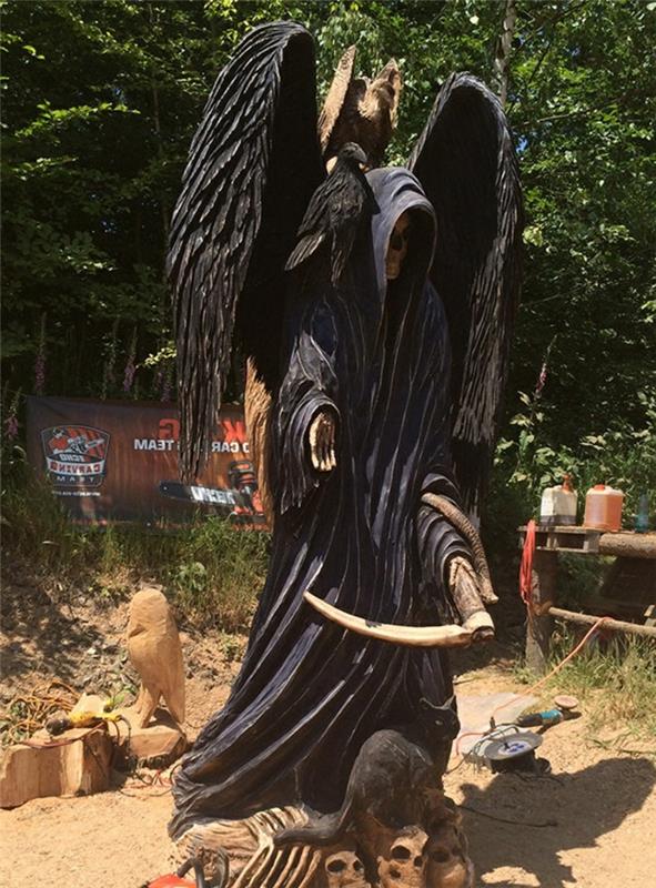 motorna žaga-skulptura-na-lesu-Bob-kralj-angel smrti