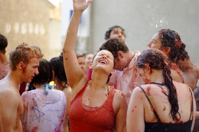 la-tomatina-in-Bunol-in-Spain-thing-to-do-do-you-die