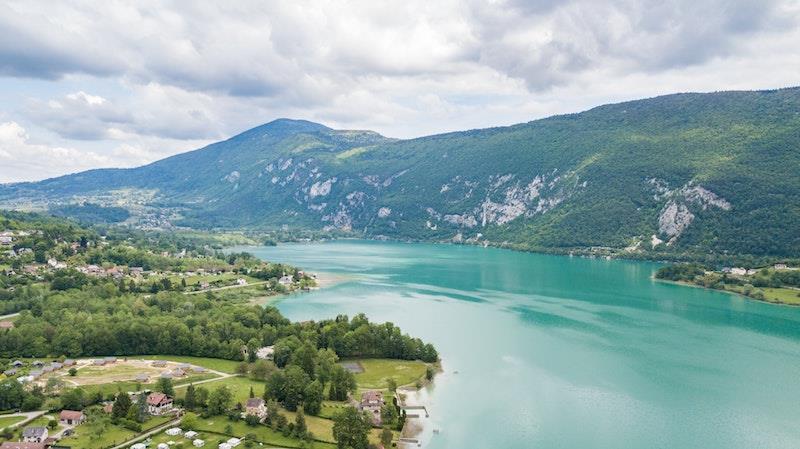 Slikovito jezero Savojsko jezero d aiguebelette