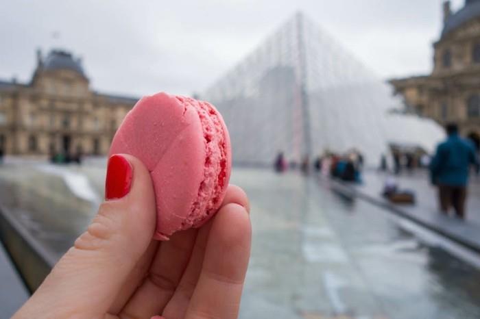 ladurée-champs-elysées-ladure-idea-gift-luxury-luxury-macaroons-box-to-eat-the-macaroon-malina