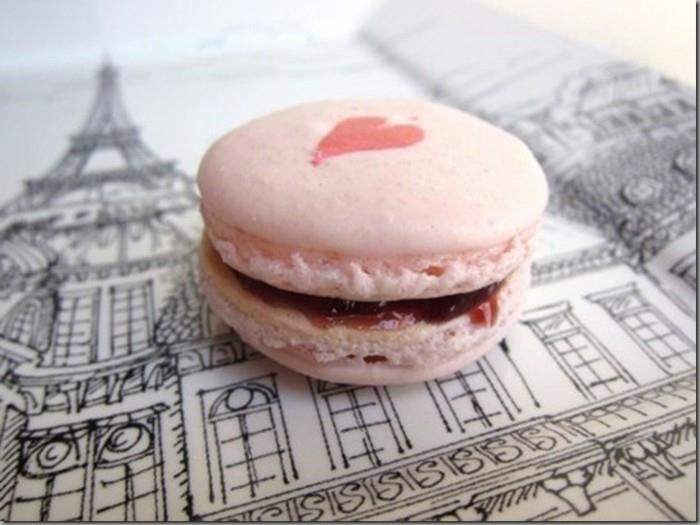 ladurée-champs-elysées-ladure-idea-gift-luxury-luxury-macaroons-box-a-heart-macaroon