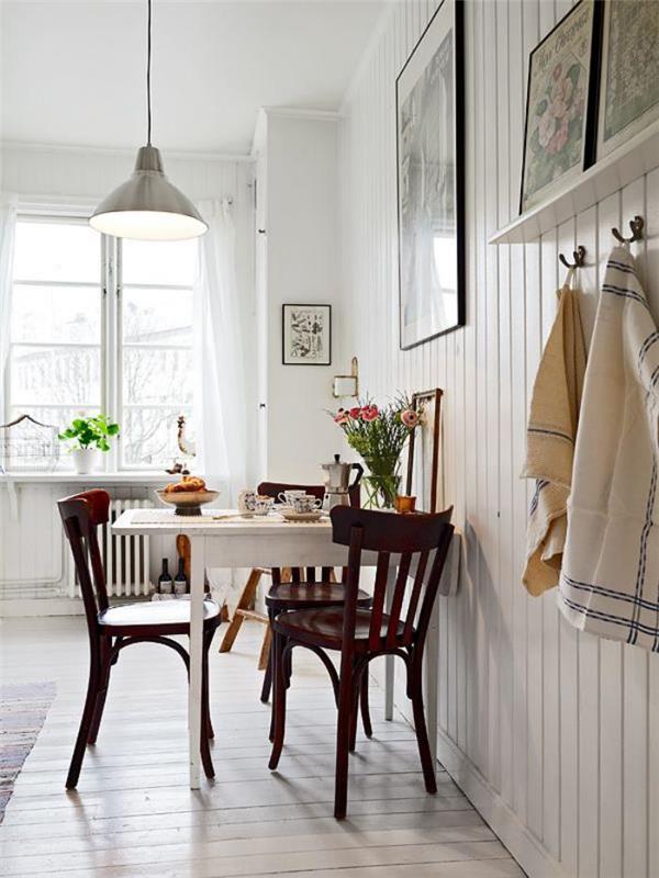 baltos medienos sienų dailylentės-kaimiško-prašmatnaus stiliaus bistro-kėdės