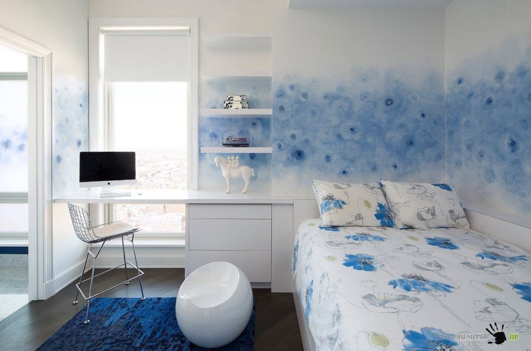 Quarto em azul e branco