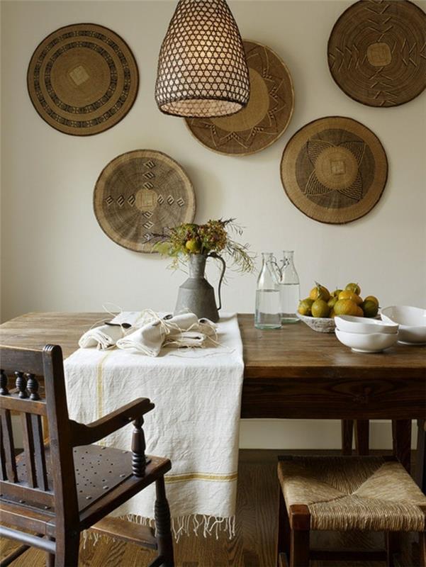 Afriška svetilka-miza in leseni stol-parket-svetilka