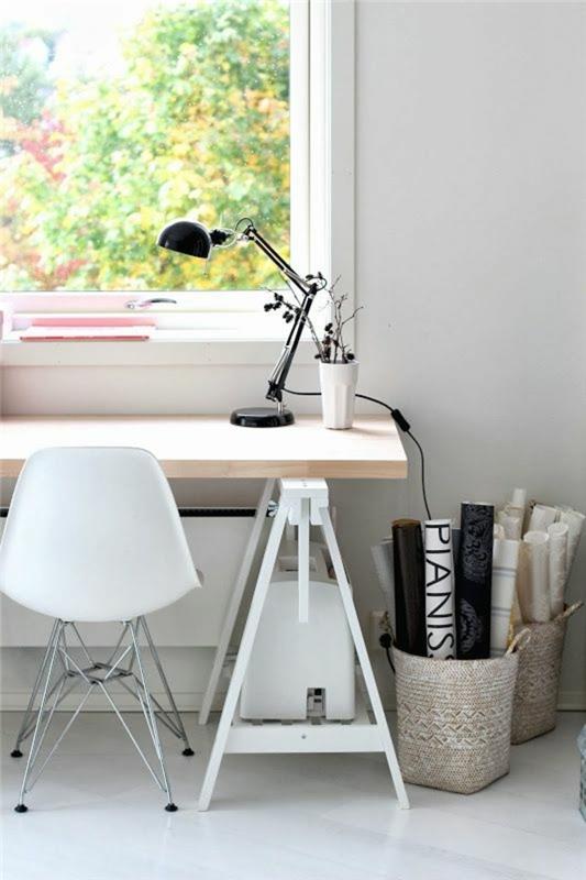 siyah-mafsallı-masa lambası-siyah-metal-beyaz-plastik-sandalye