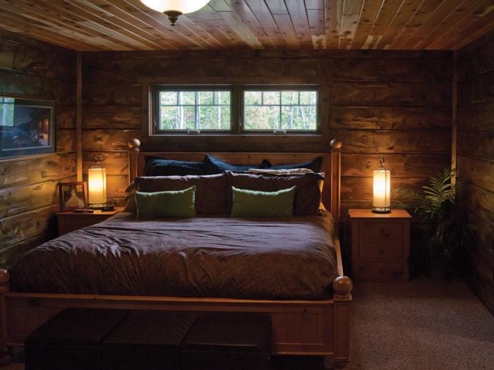 kaimiško stiliaus miegamojo išdėstymas su medinėmis lentų sienomis ir lubomis, tamsaus medžio miegamojo dekoras