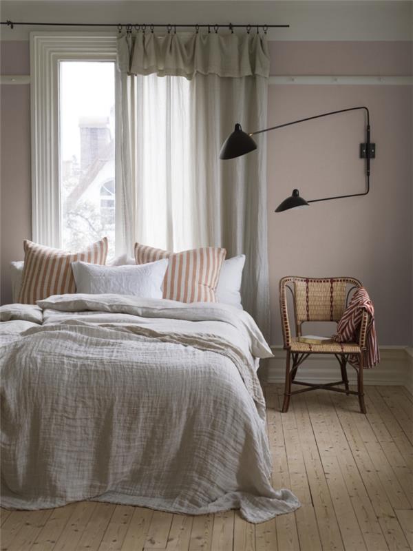 eski pembe boya, ahşap desenli pembe duvarlı minimalist tarzda yatak odası kozası
