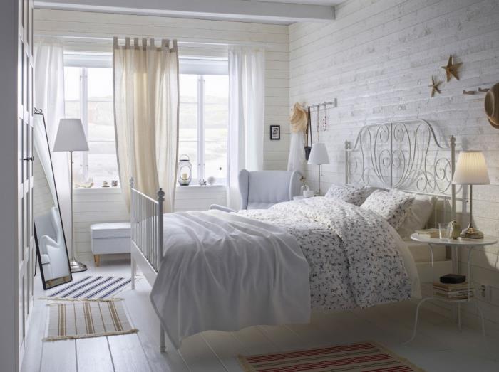 duvar kaplaması ve hafif ahşap zeminde country tarzı dekorasyona sahip yatak odası modeli