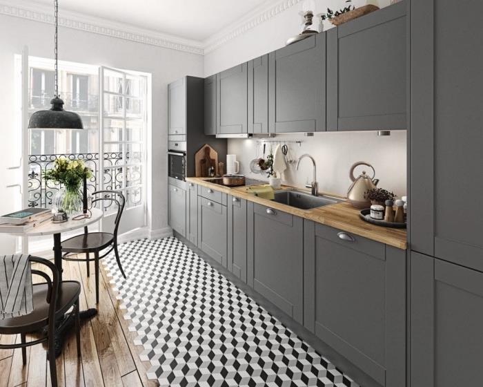 küçük bir mutfağın nasıl dekore edileceğine dair fikir, modern koyu gri dolaplarla beyaz duvarlı geleneksel mutfak