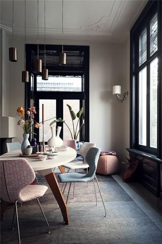 dizainerių lempos, skirtos prašmatniam gyvenamajam kambariui-spalvingos-kėdės-dizaino-liustra-svetainė