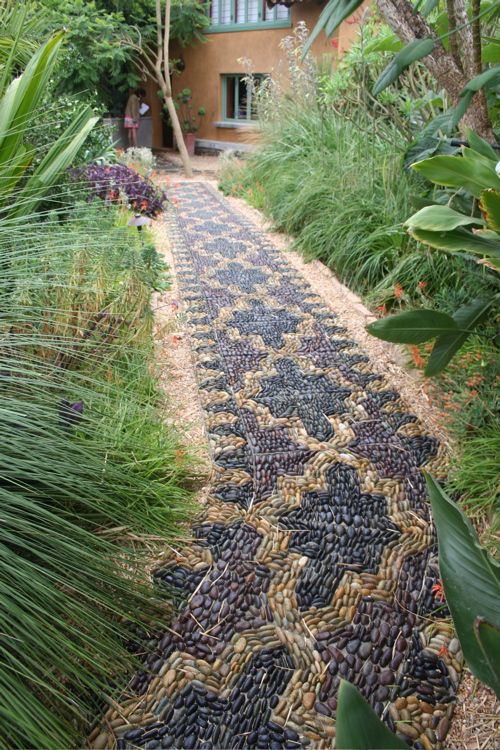 Macizos de flores y senderos