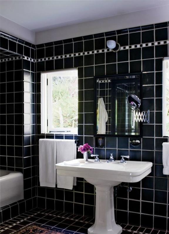 retro-praustuvė-kolonėlė-balta-juoda-plytelės-vonios kambarys