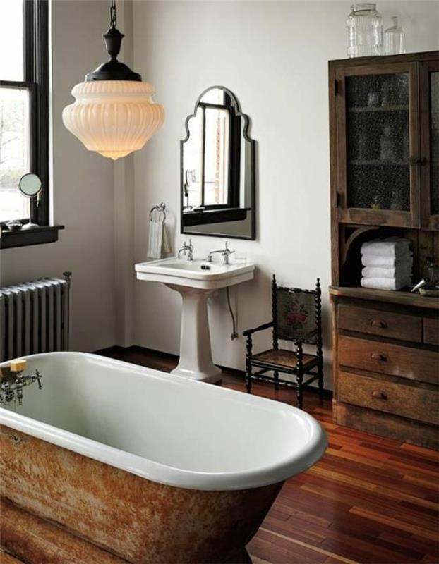retro praustuvas-pjedestalo vonia-stalviršis-medinės grindys