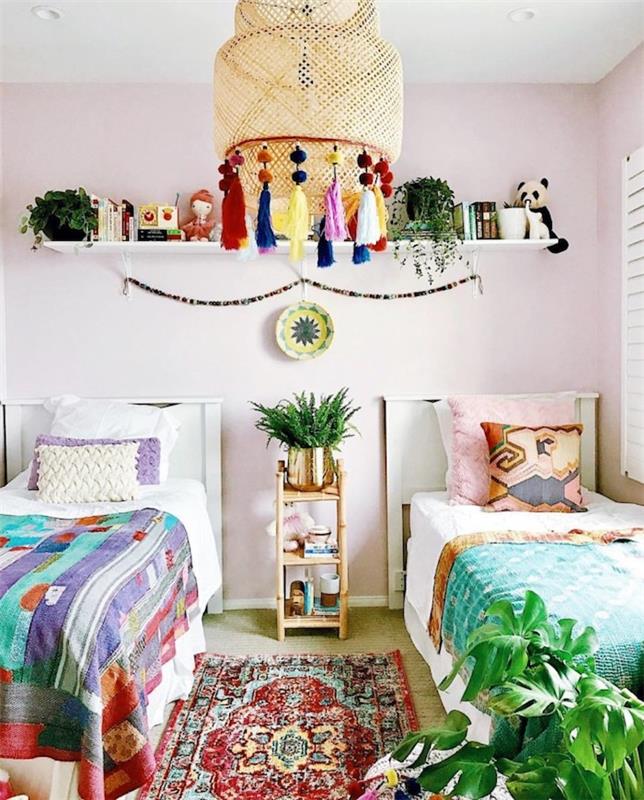 Mor oda, rattan avize, egzotik dekor, iki çocuk yatak odası için evinizi bitkilerle nasıl dekore edersiniz