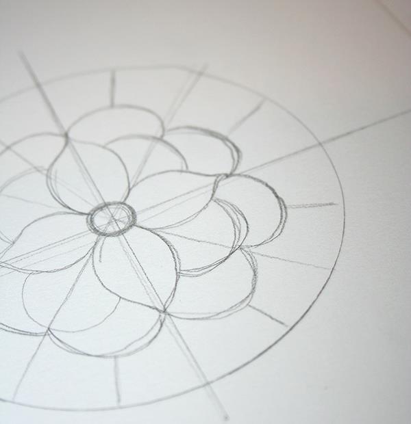 lavori-creativi-fai-da-te-diesgno.mandala-petali-fiore-semicerchi-cerchio-grande-disegno-a-matita