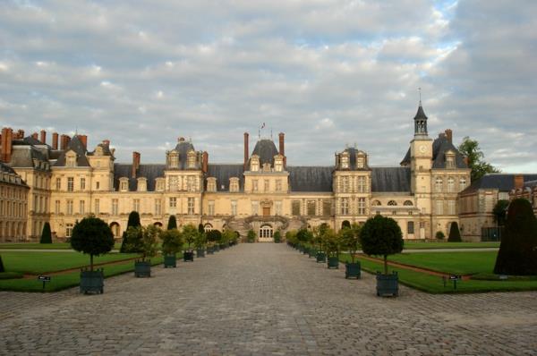 velikost-château-joli-Paris-Fontainebleau-lepota-spremenjena