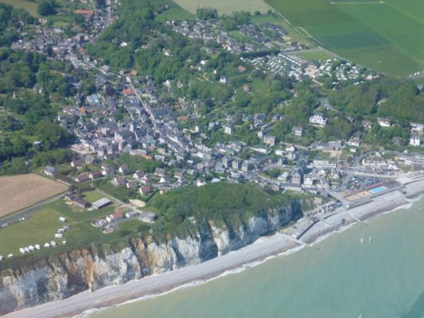 the-cote-de-Veules-le-vert-stone-houses-view-panorama-from-high