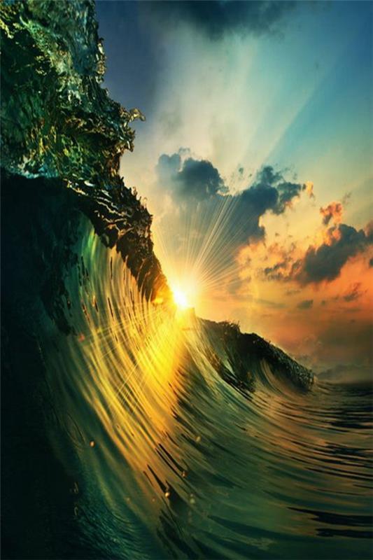 sončni zahod-nad-morjem-velik val