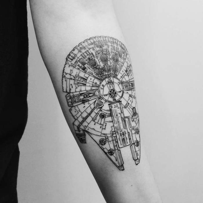 Laisvė skristi kosmose tatuiruotė, simbolinis odos piešimas, tūkstantmečio sakalo tatuiruotės idėja