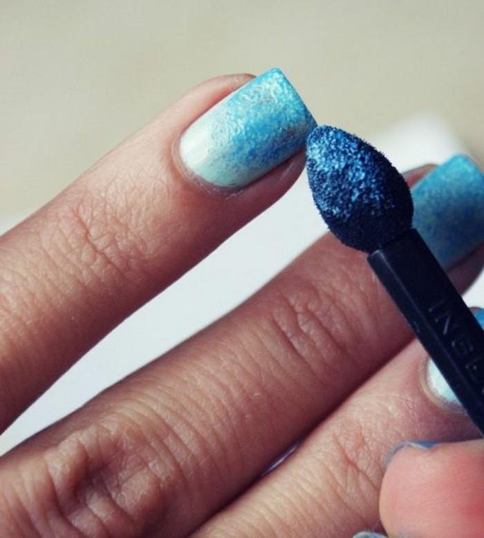the-french-original-nail-beauty-woman-clear-blue-nail-lakk-original-decor-ongle-idee