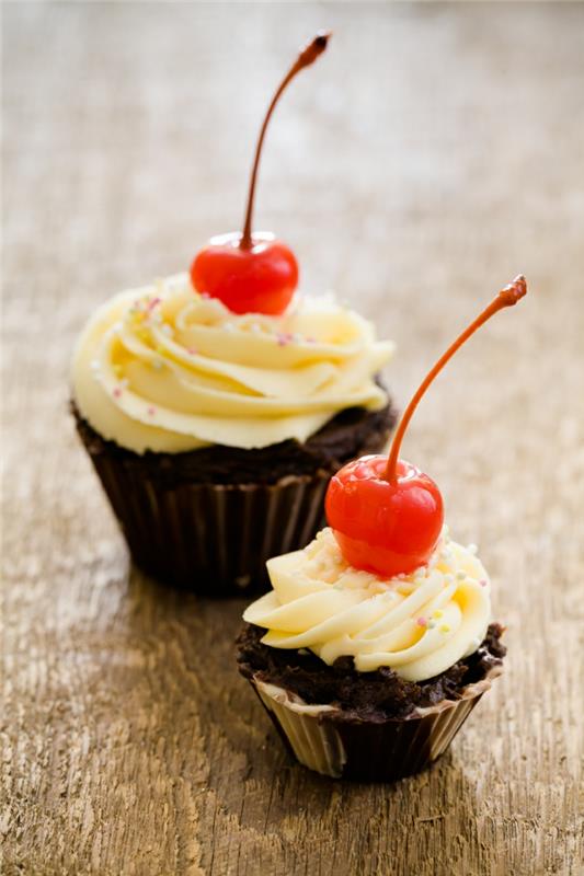 icing-a-cupcake-icing-for-cherry-cupcakes