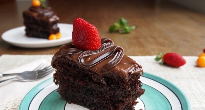 the-chocolate-cake-white-chocolate-cake-banana-saint-Valentine-gabalėlis