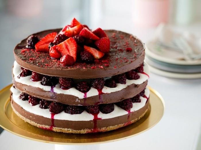 the-chocolate-cake-white-chocolate-cake-banana-saint-Valentine-jogurtas
