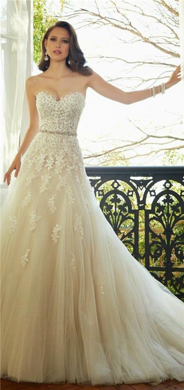 güzel-prenses-elbisesiyle-düğün-günü