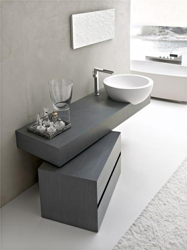 moderno-siva-kopalnica-toaletna enota