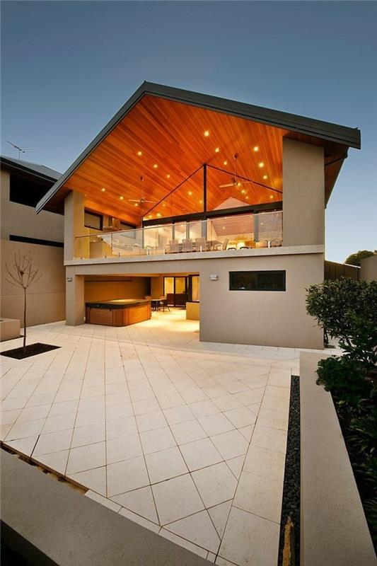 minimalistinio stiliaus šiuolaikinėje architektūroje-gana prabangus namas su smėlio spalvos išorės plytelėmis