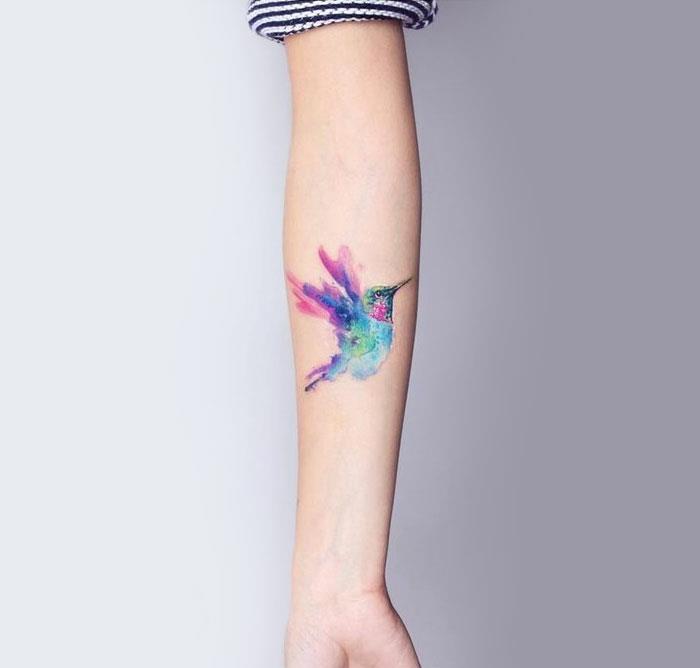 Kadınlar için güzel dövme fikirleri renkli kuşlar dövme fikirleri