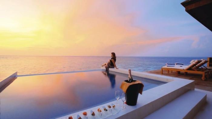 -madivi-bivanje-maldivi-medeni tedni-maldivi-hotel-de-lux-bazen