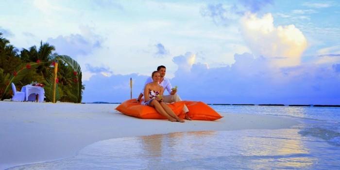 the-maldives-stay-maldives-honeymoon-maldives-a-happy-couple