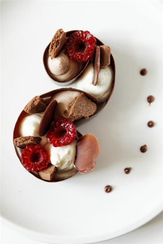 Gurmanski desertni krožnik Ideja za dekoracijo čokoladne sladice