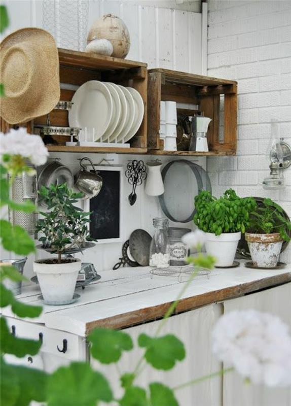 hayallerinizdeki-bahçe-açık-mutfak-yeşil-bitkiler için rustik-mobilya