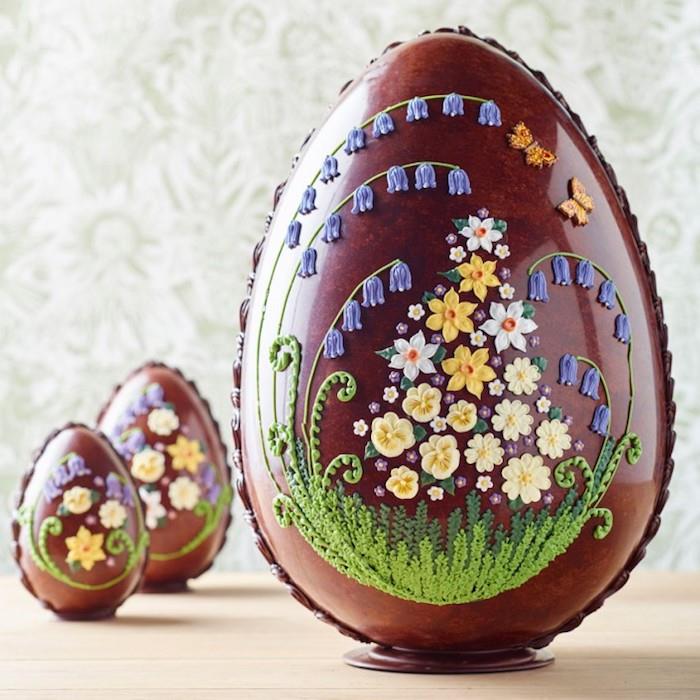 Šokoladiniai kiaušiniai gražiai dekoruoti gėlėmis, gero Velykų savaitgalio, geros nuotaikos, linksmų Velykų vaizdų