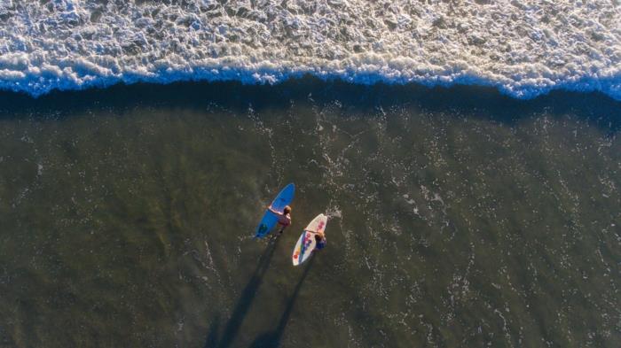 Nuostabios poros nuotraukos graži meilė nuotrauka meilė foto dronas nuotrauka paplūdimio banglenčių drono nuotrauka