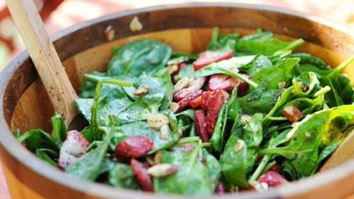 ıspanaklı salata, turp, demir açısından zengin bir yemek fikri, bol miktarda demir içeren ıspanak