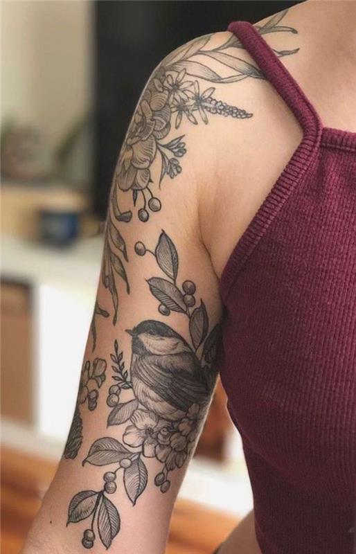 tetovaža ženska podlaket in ramena rož in ptic v črno -beli barvi