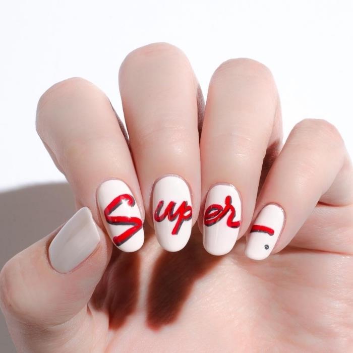inspirativne črke nail art dolgi nohti, osnovna bela manikura z rdečimi črkami v gelu