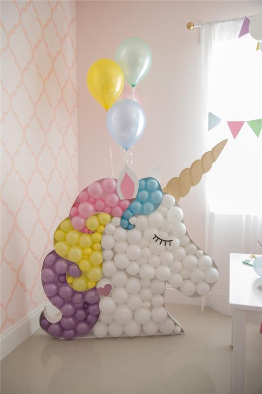 Kako praznovati svoj 18. rojstni dan na nepozaben način, rojstnodnevna dekoracija za dekle, kaj storiti z baloni in kartonom v obliki samoroga