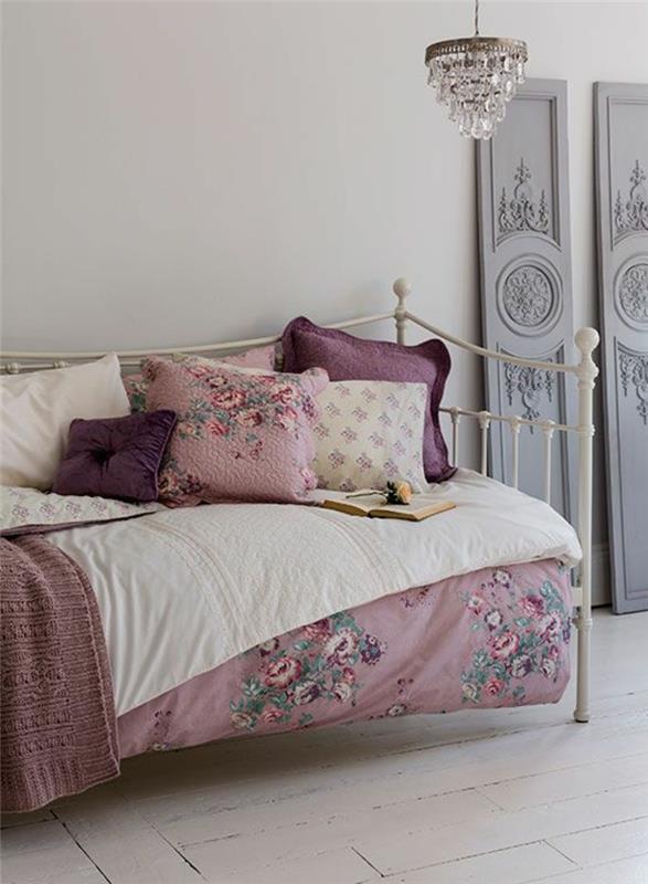 lestvica posteljnina-kako-kombinirati-sliva-deco-barva-za-železo-posteljo-vijolična-barva