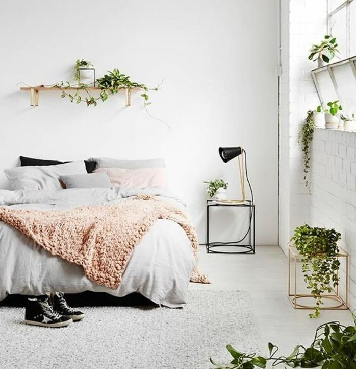 patalynė-pilka ir rožinė-kilimas-pilka ir žalia-augalai-šviežumo prisilietimui-klasikinis-skandinaviškas-dekoras moters kambariui
