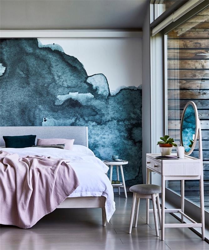 suluboya tasarım duvar ve açık gri ve ahşap mobilyalar ile çağdaş ana yatak odası dekor örneği
