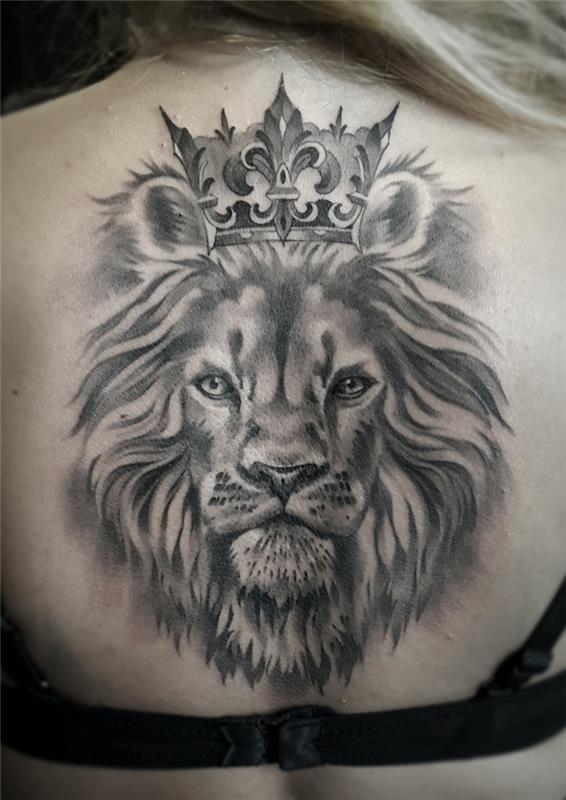 Aslan dövmesi aslan işareti, arka aslan üzerinde harika bir fikir hayvan dövmesi taç dövmesi anlamına gelir